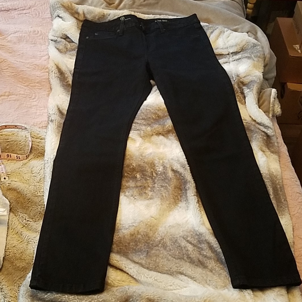 Laurie Felt Hot in Hollywood black jeans